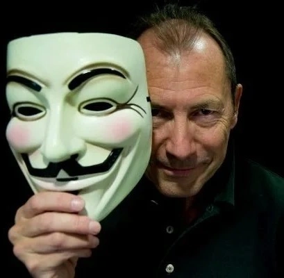 Fotografía del historietista y dibujante de V de Vendetta David Lloyd