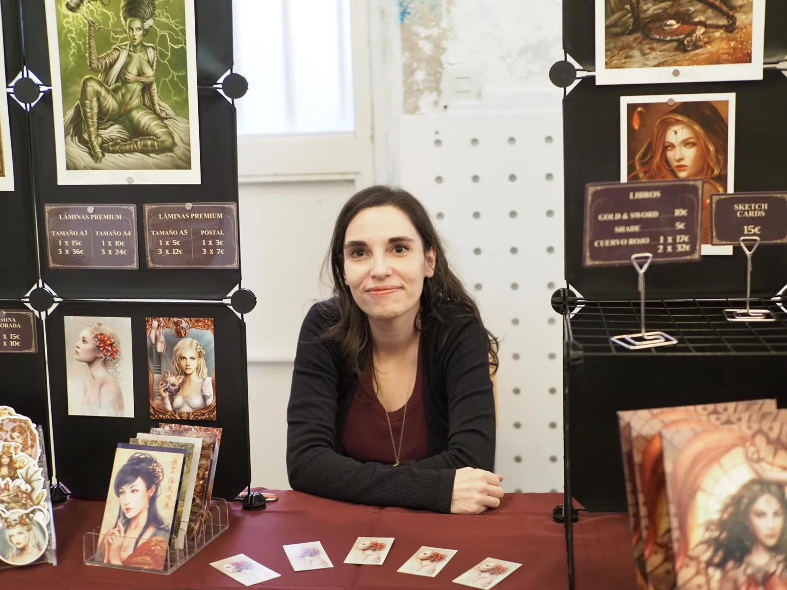 Stand de Cris Ortega, ilustradora de gran renombre recurrente en ImaginaMálaga