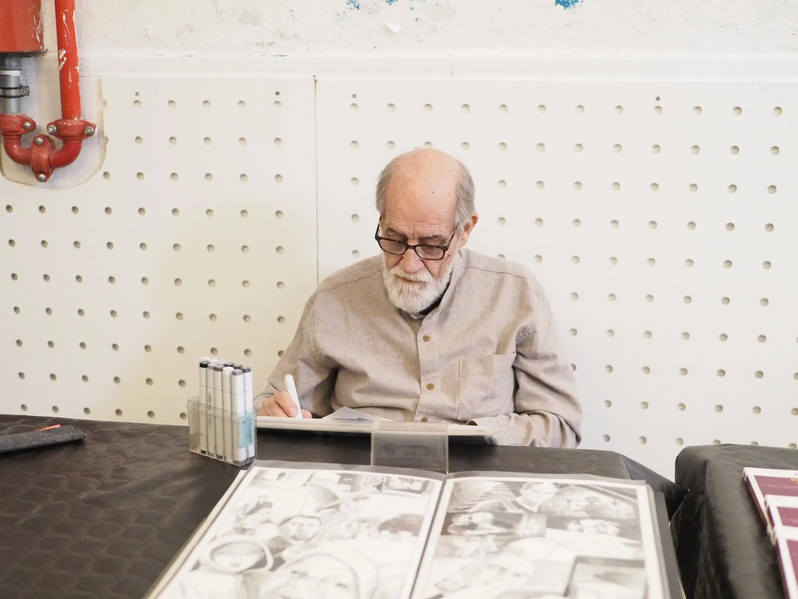 Stand de Vicente Alcázar, ilustrador y dibujante de cómics