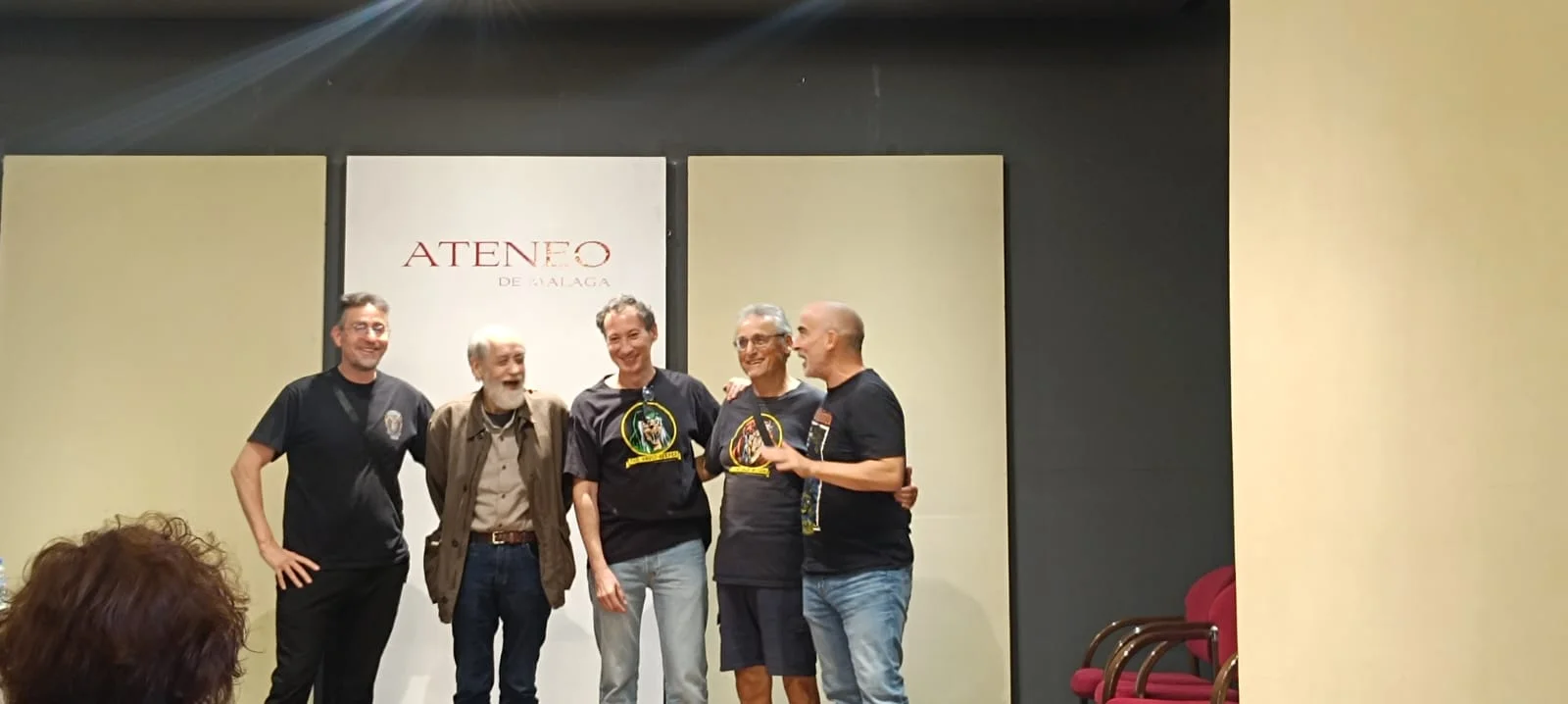 De izquierda a derecha, Raulo Cáceres, Vicente Alcázar, Lamani, Manuel Mota y Juan Alberto Guzmán, en la mesa redonda sobre el cómic de terror
