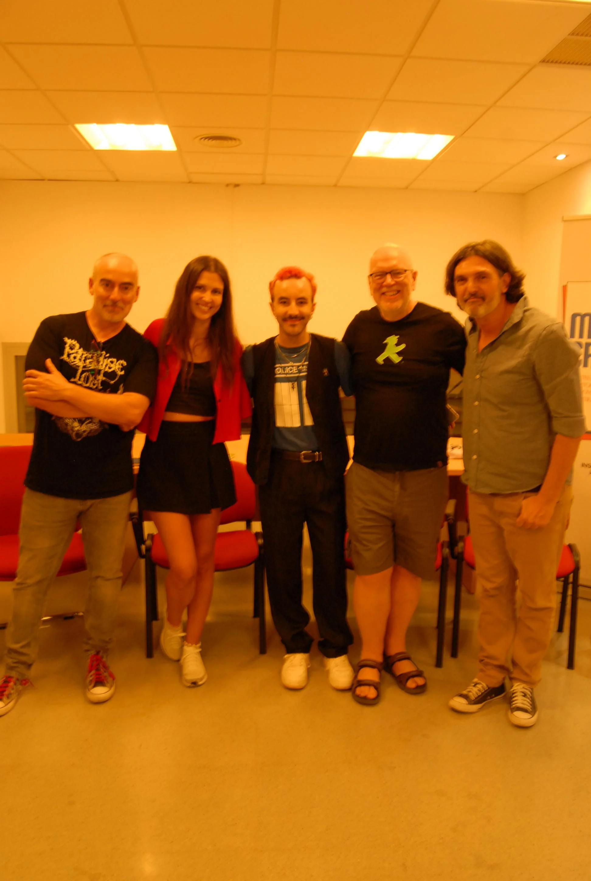 De izquierda a derecha, Alberto Guzmán (moderador), Laura Díaz (escritora), Xisco Lozano, Mike Collins, guionista del Doctor Who, y Alberto Díaz (traductor), durante la mesa redonda 'Doctor Who en el cómic'