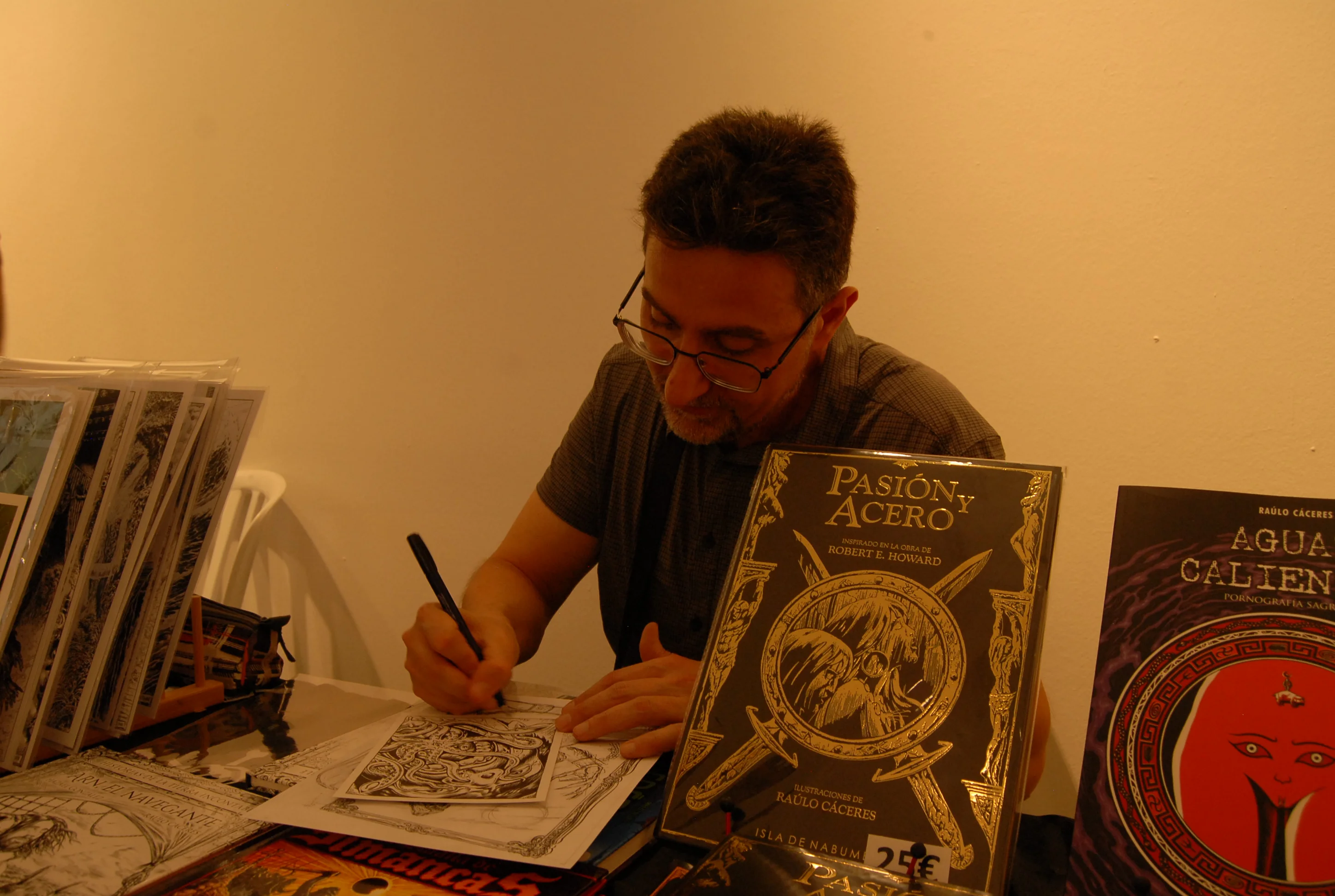 Stand de Raulo Caceres, artista e ilustrador de cómics