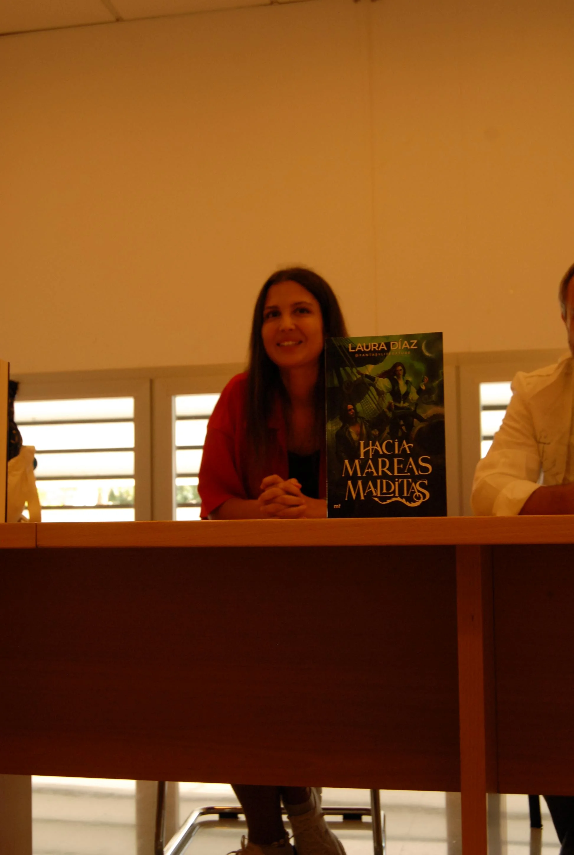 La escritora Laura Díaz durante la presentación de su libro Hacia Mareas Malditas